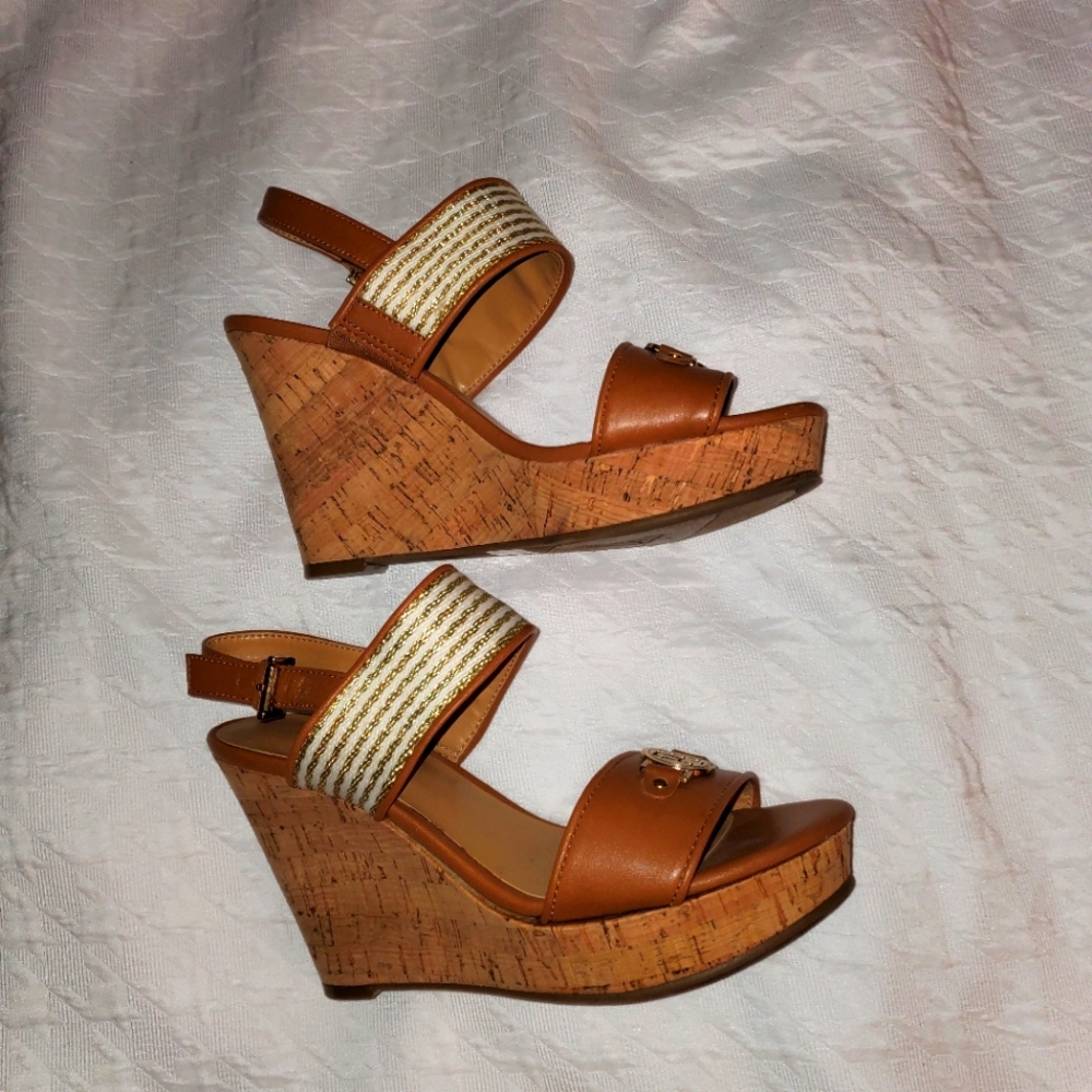 Wedge - Picture 3 of 11